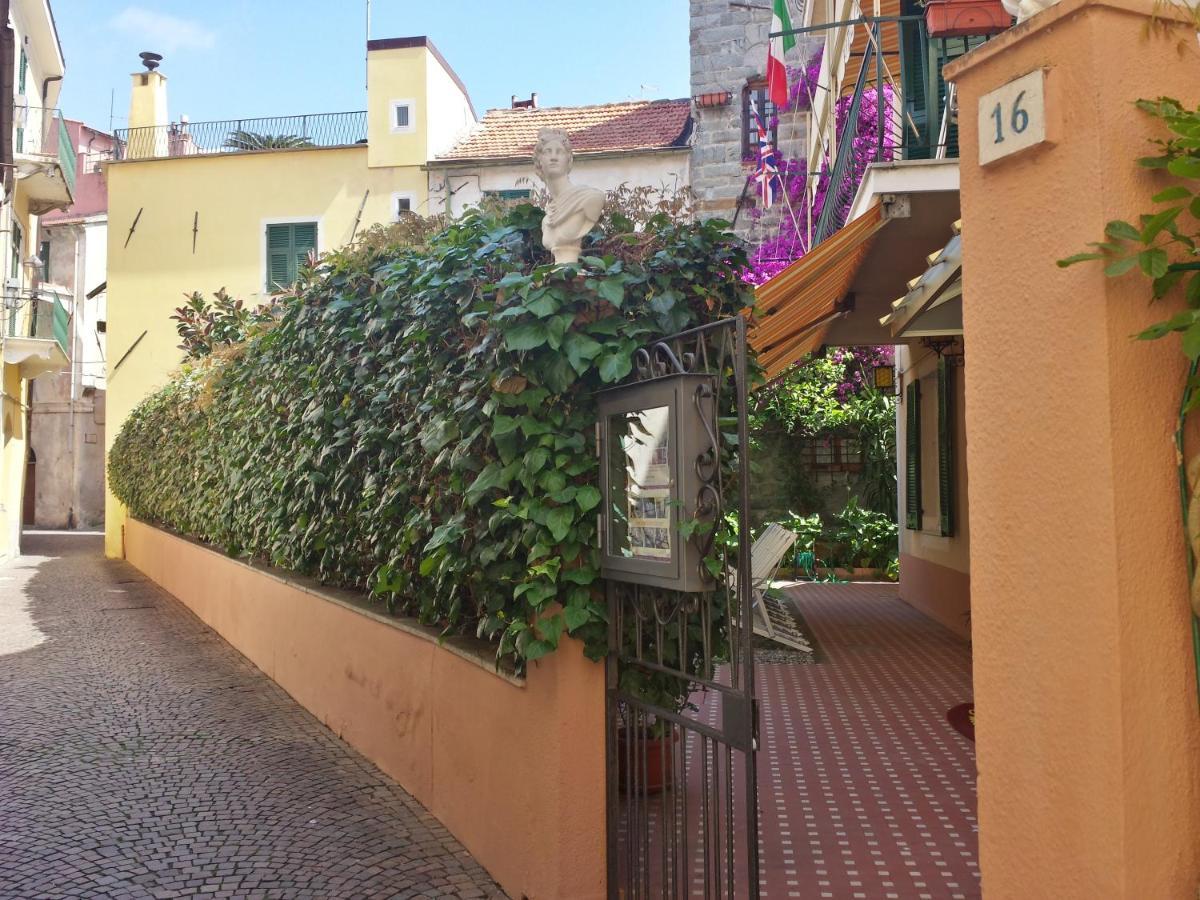 Hotel Triestina Noli Exteriör bild
